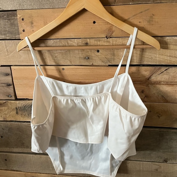 💰PrettyLittleThing White Faux Leather Crop Top - Picture 3 of 5